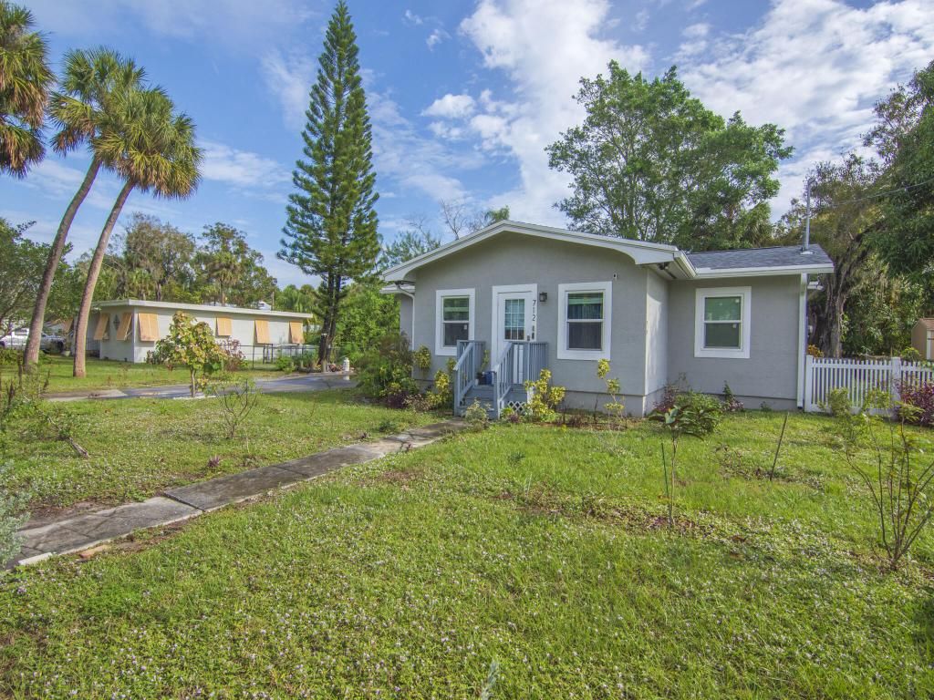 Photo of 712 S 9th Street, Fort Pierce, FL 34950 (MLS # R11116864)