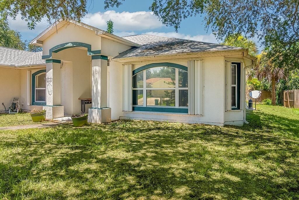 Photo of 492 Biscayne Lane, Sebastian, FL 32958 (MLS # R11005703)