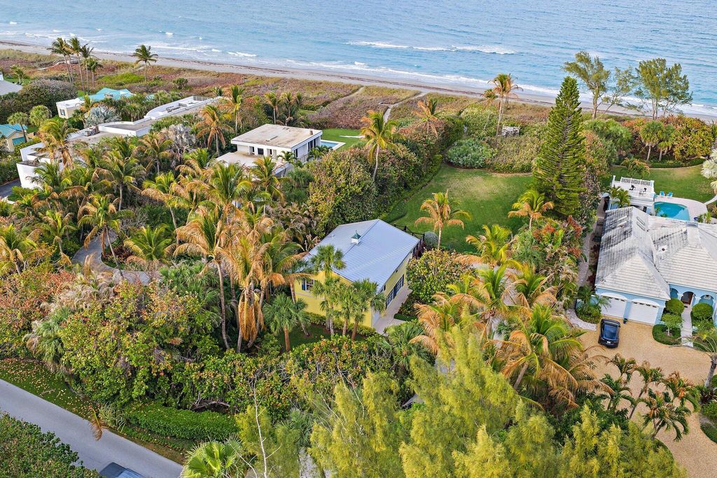 Photo of 31 N Beach Road, Jupiter Island, FL 33455 (MLS # B26003213)