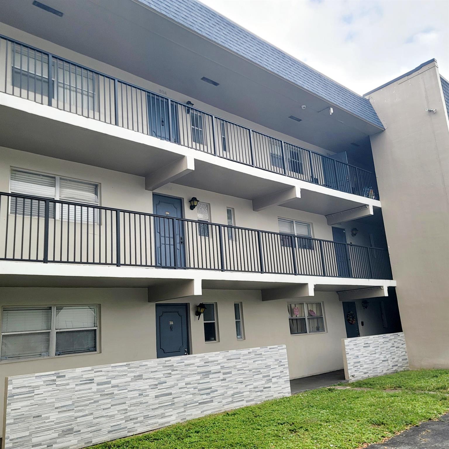 VERSAILLES GARDENS CONDO - Residential Lease