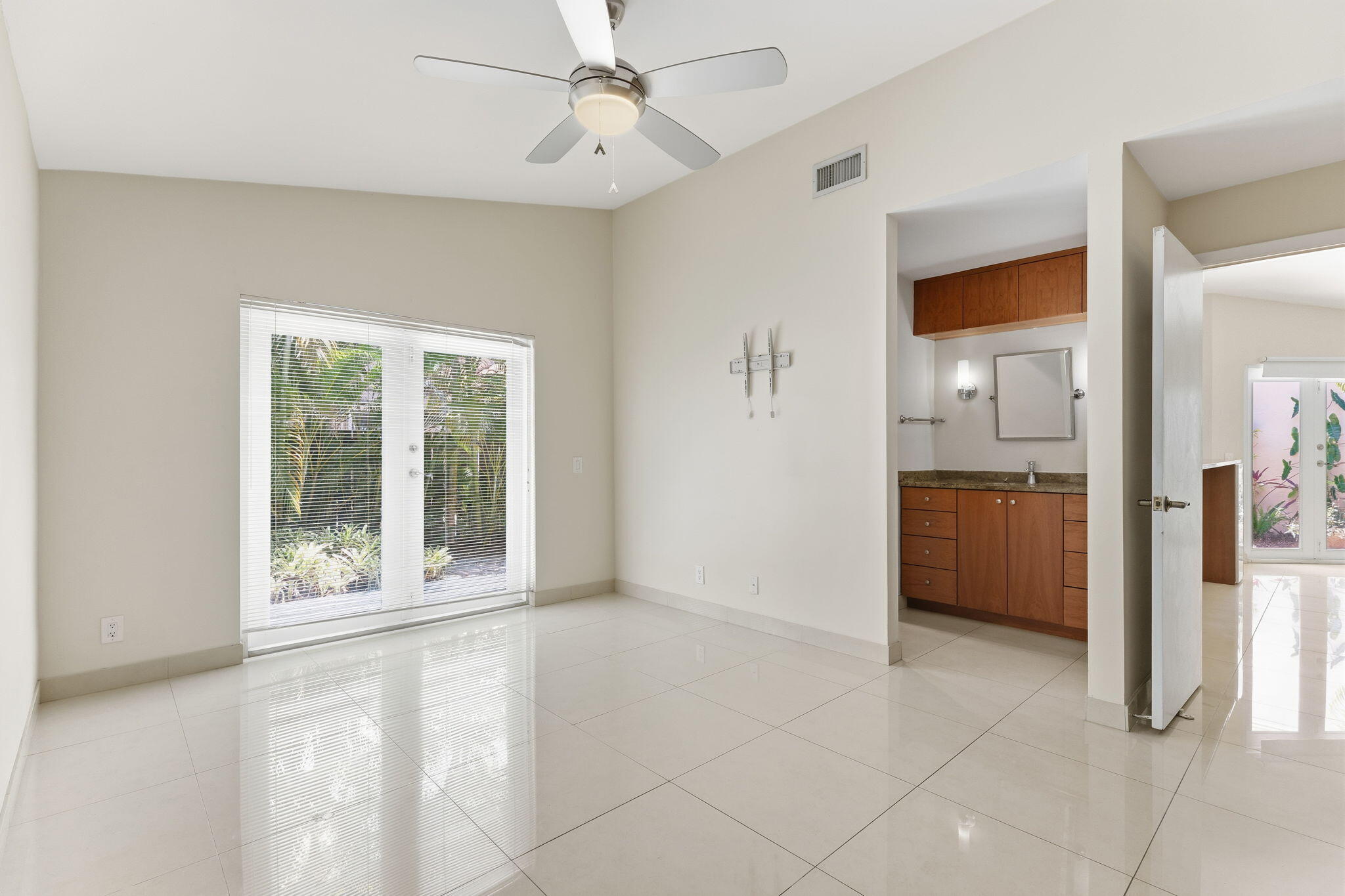COUNTRY ISLES GARDEN HOMES - Residential