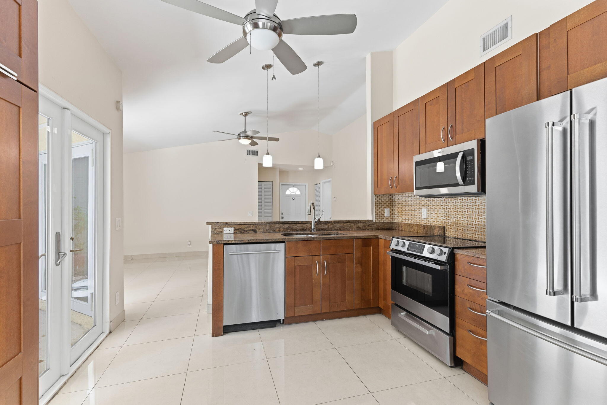 COUNTRY ISLES GARDEN HOMES - Residential
