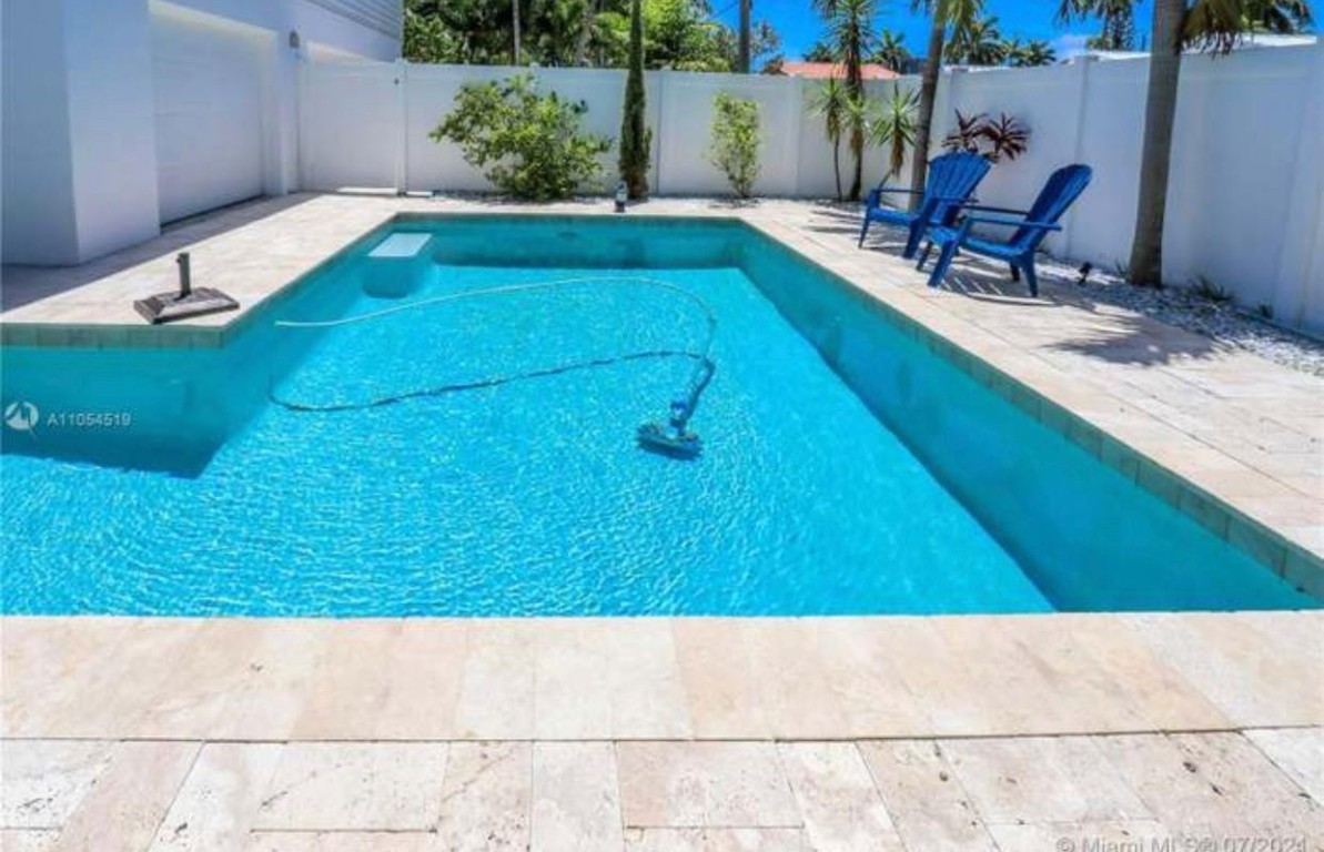 Hollywood 1-21 B - Residential