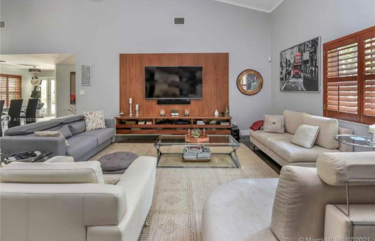 1550 Tyler St, Hollywood, FL, 33020/$1,200,000 3 1550 Tyler St