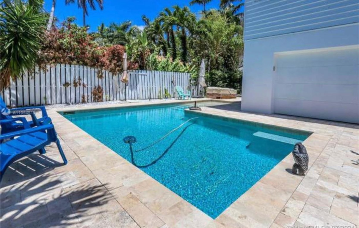 Hollywood 1-21 B - Residential