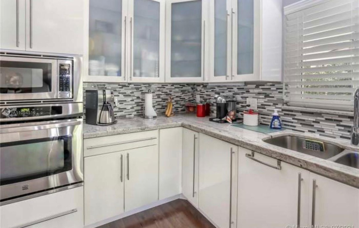 Hollywood 1-21 B - Residential