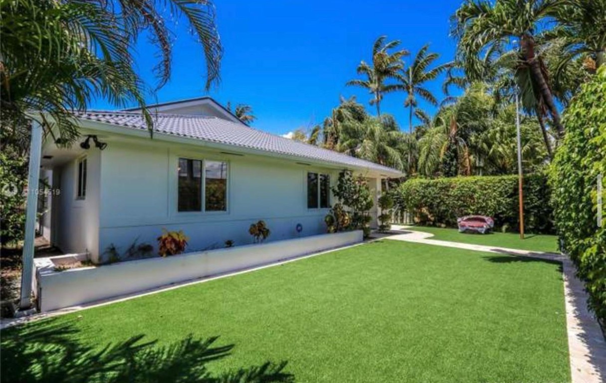 Hollywood 1-21 B - Residential