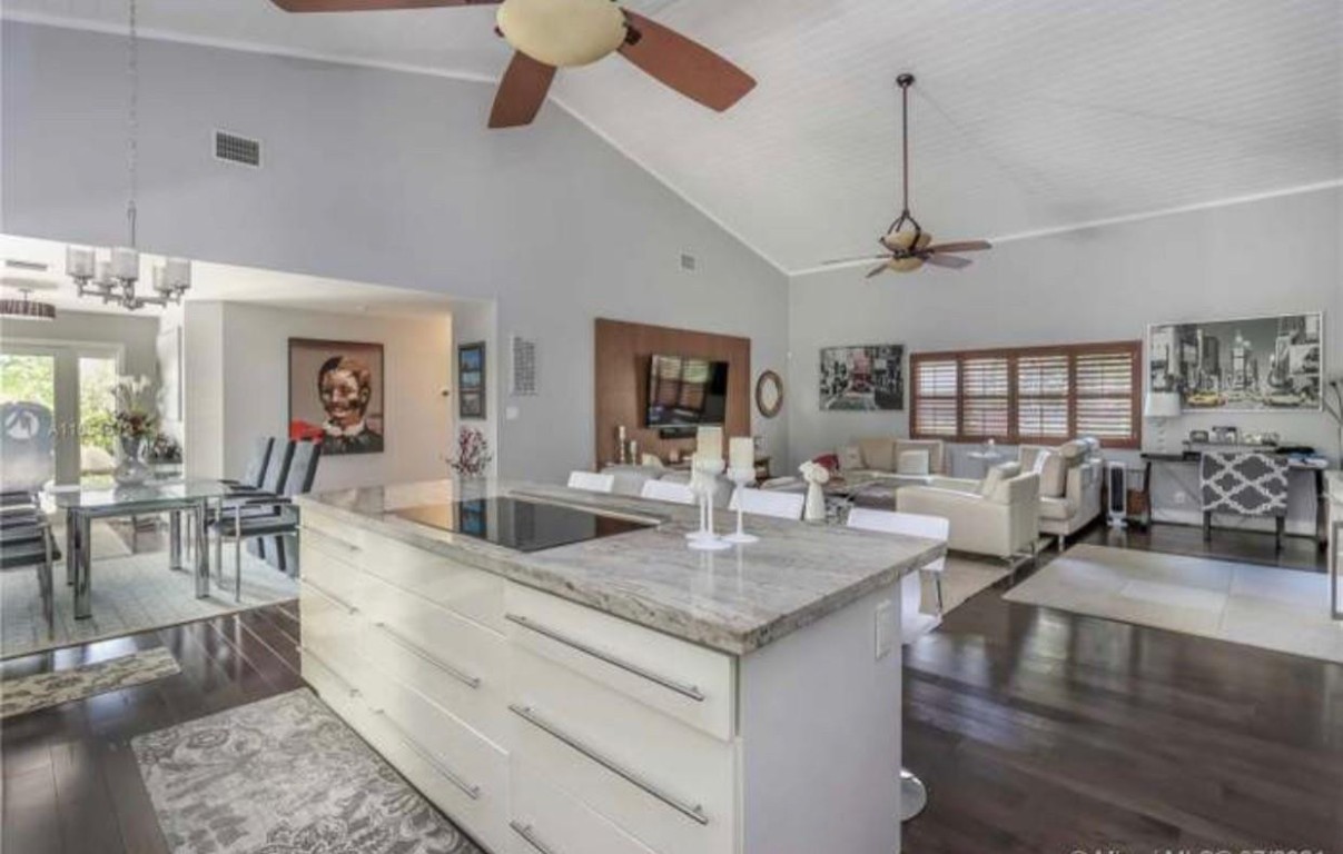 Hollywood 1-21 B - Residential