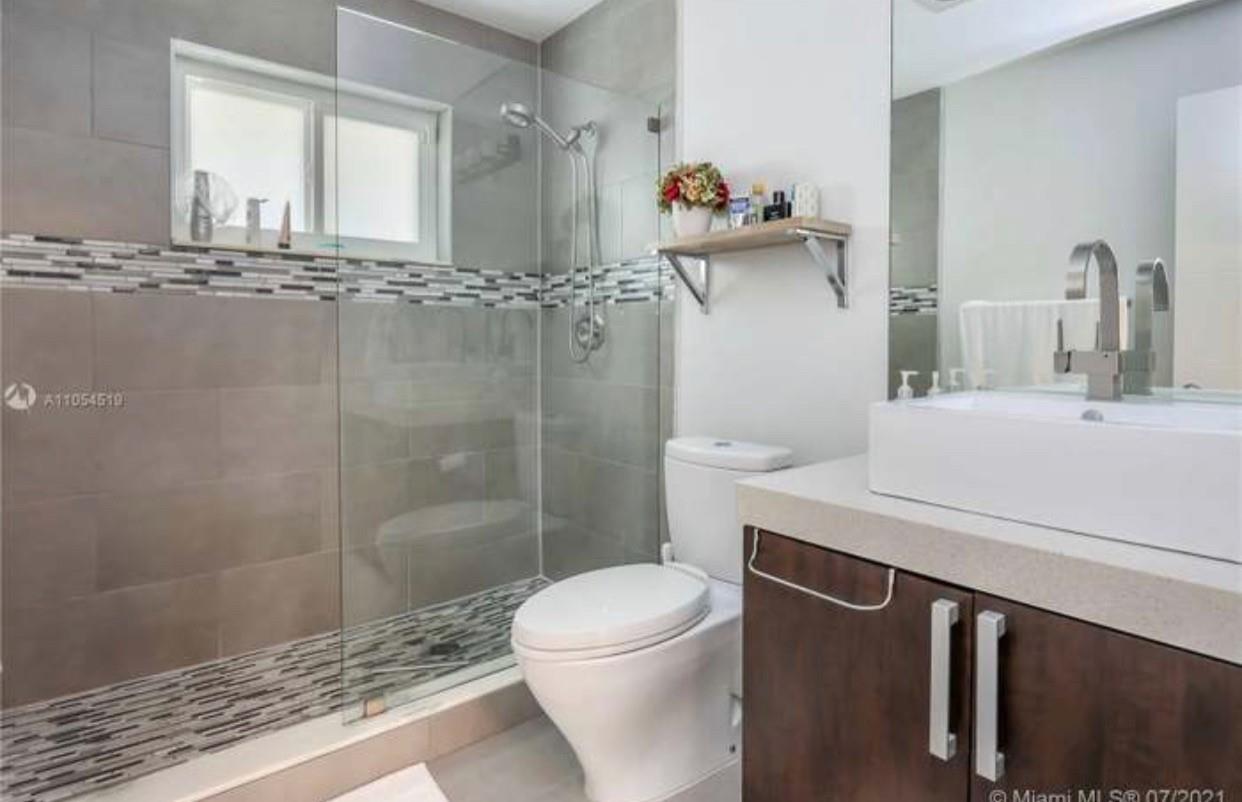 Hollywood 1-21 B - Residential