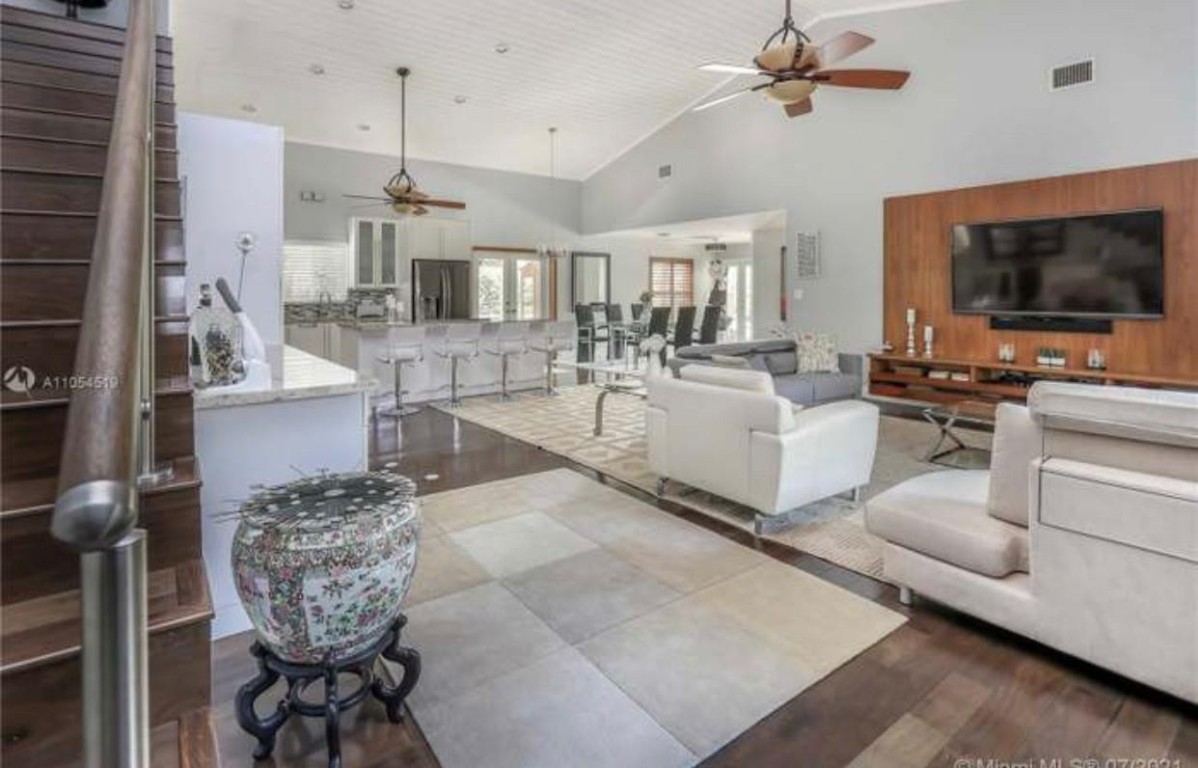 Hollywood 1-21 B - Residential