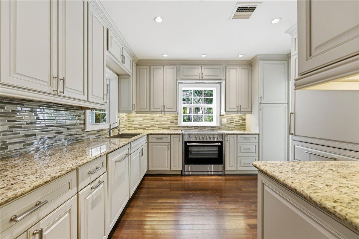 Las Olas Park Corr 6-12 B - Residential Lease