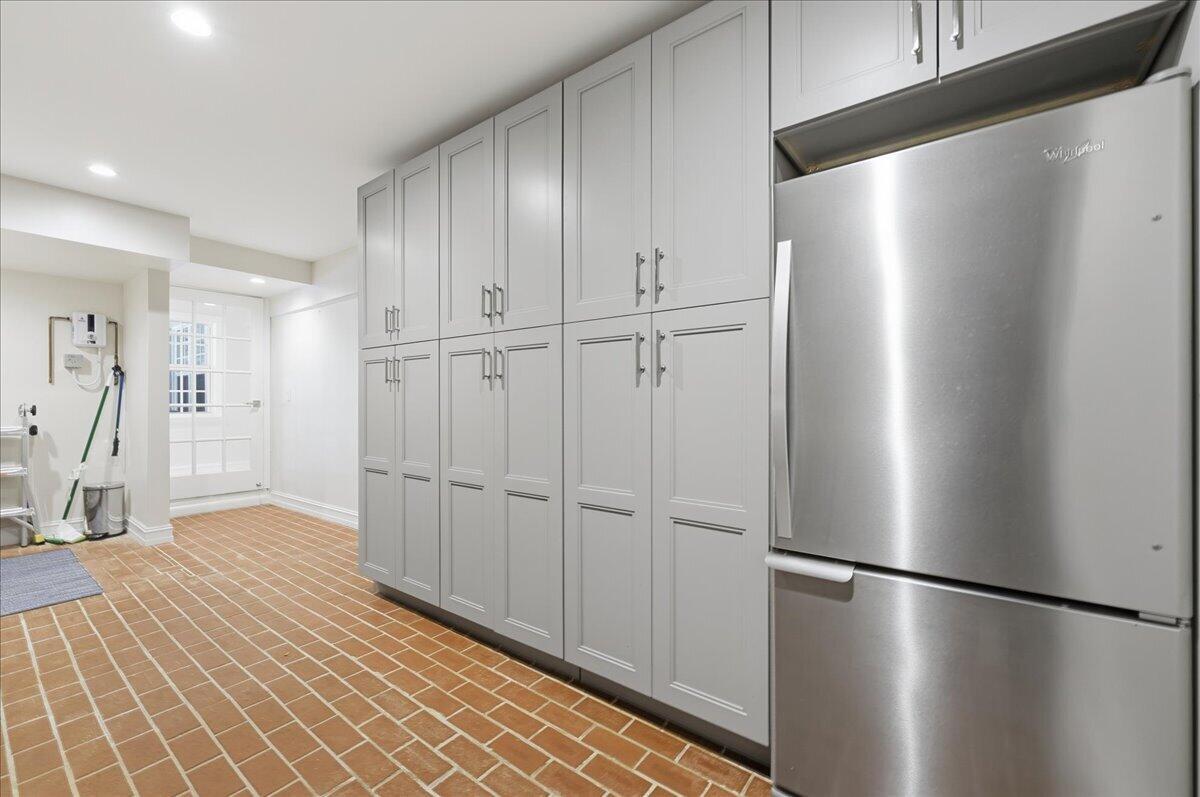 Las Olas Park Corr 6-12 B - Residential Lease