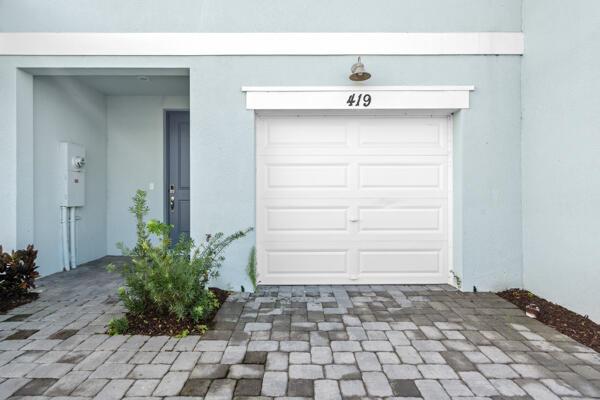 View photos, virtual tours, details... 419 Salisbury Circle