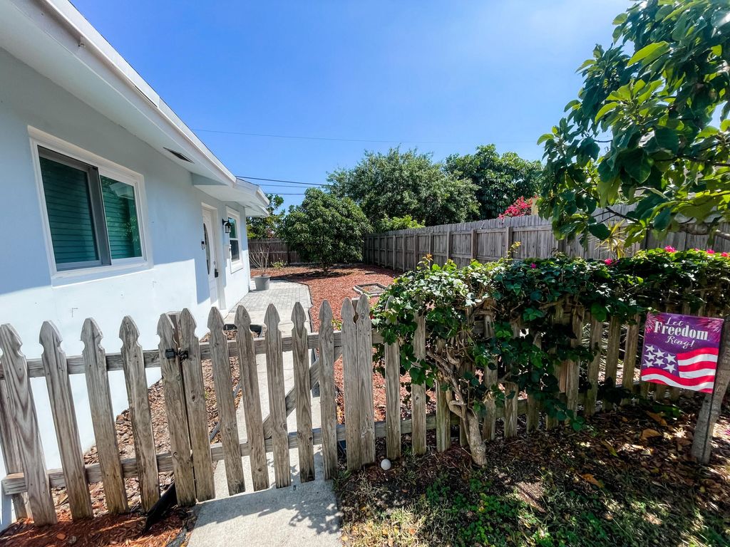 Photo of 2213 NE 3rd Avenue #2215, Delray Beach, FL 33444 (MLS # B26011680)