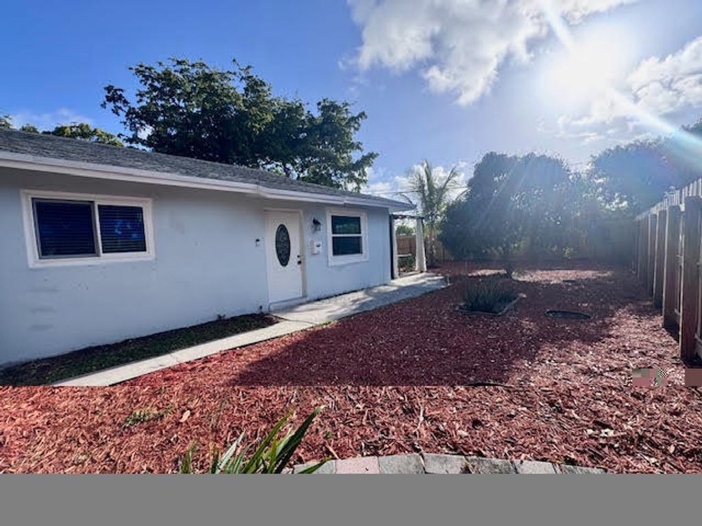 Photo of 2213 NE 3rd Avenue #2215, Delray Beach, FL 33444 (MLS # B26011680)