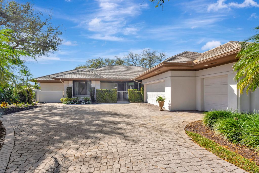 Photo of 5845 SE Oakmont Place, Stuart, FL 34997 (MLS # R10962029)