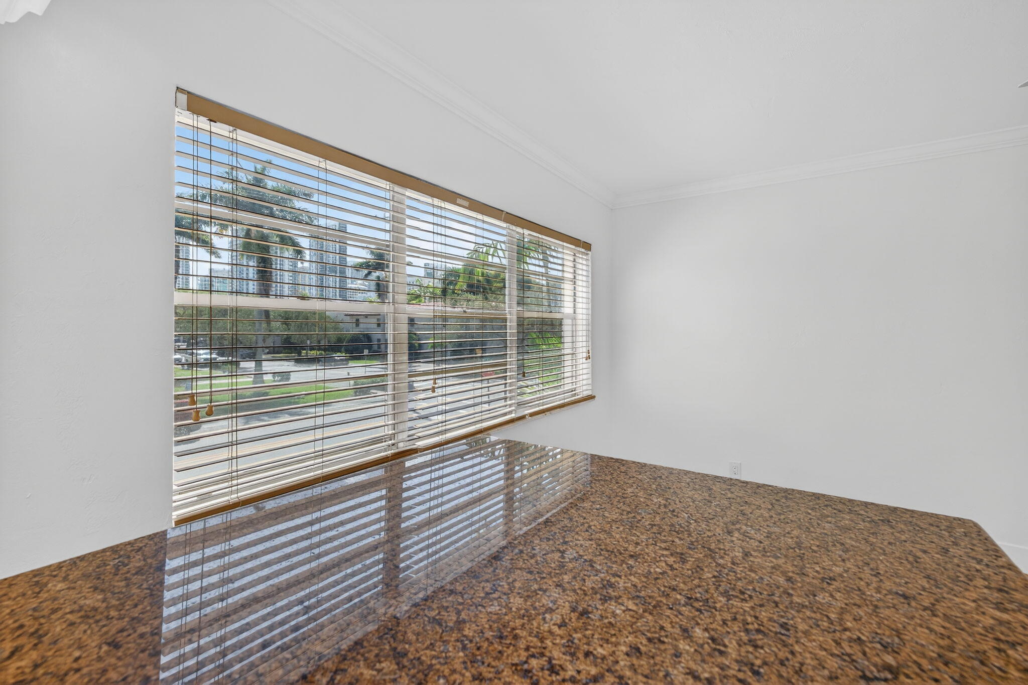 VICTORIA COURTS CONDO - Residential Lease