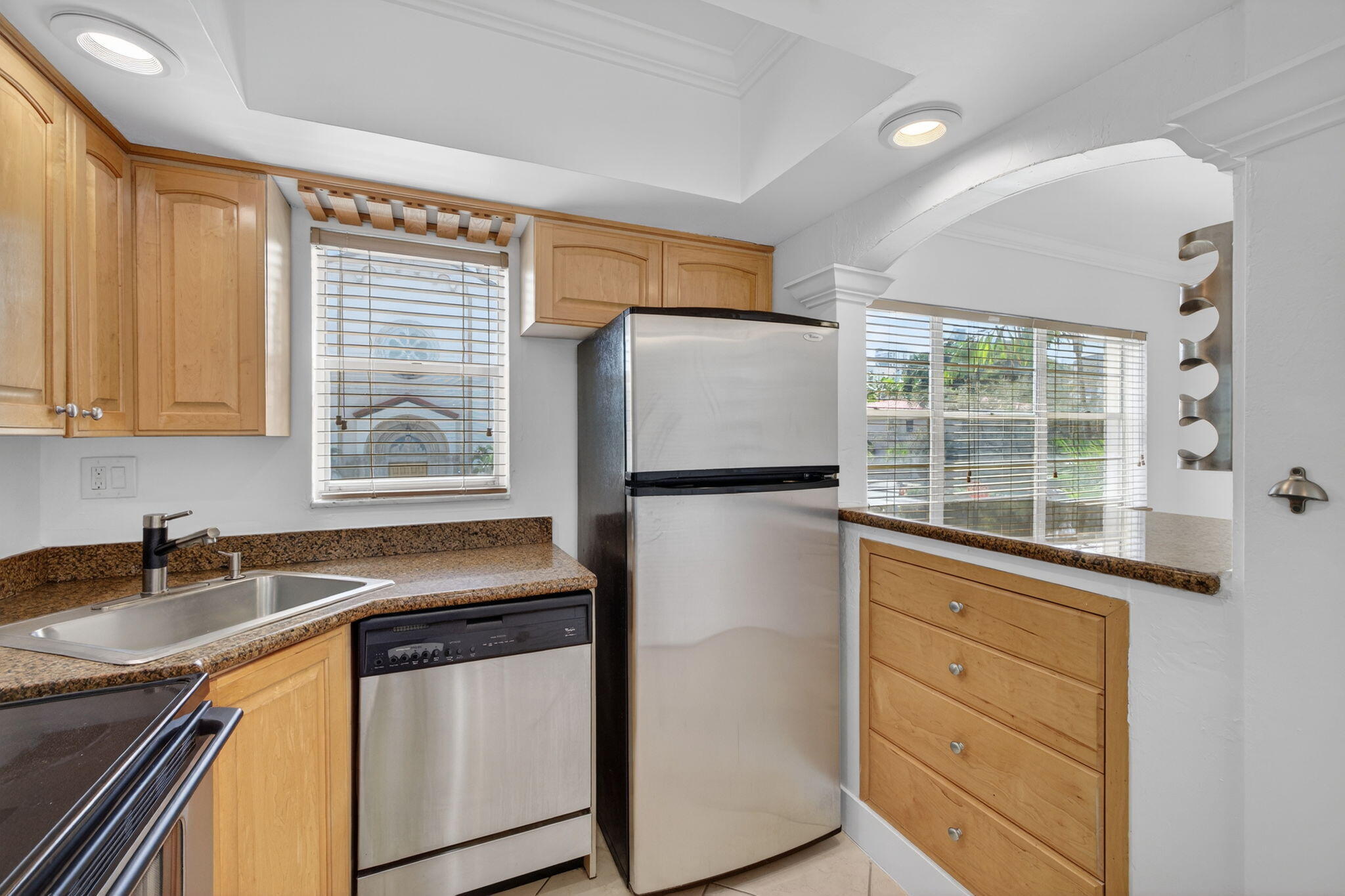 VICTORIA COURTS CONDO - Residential Lease