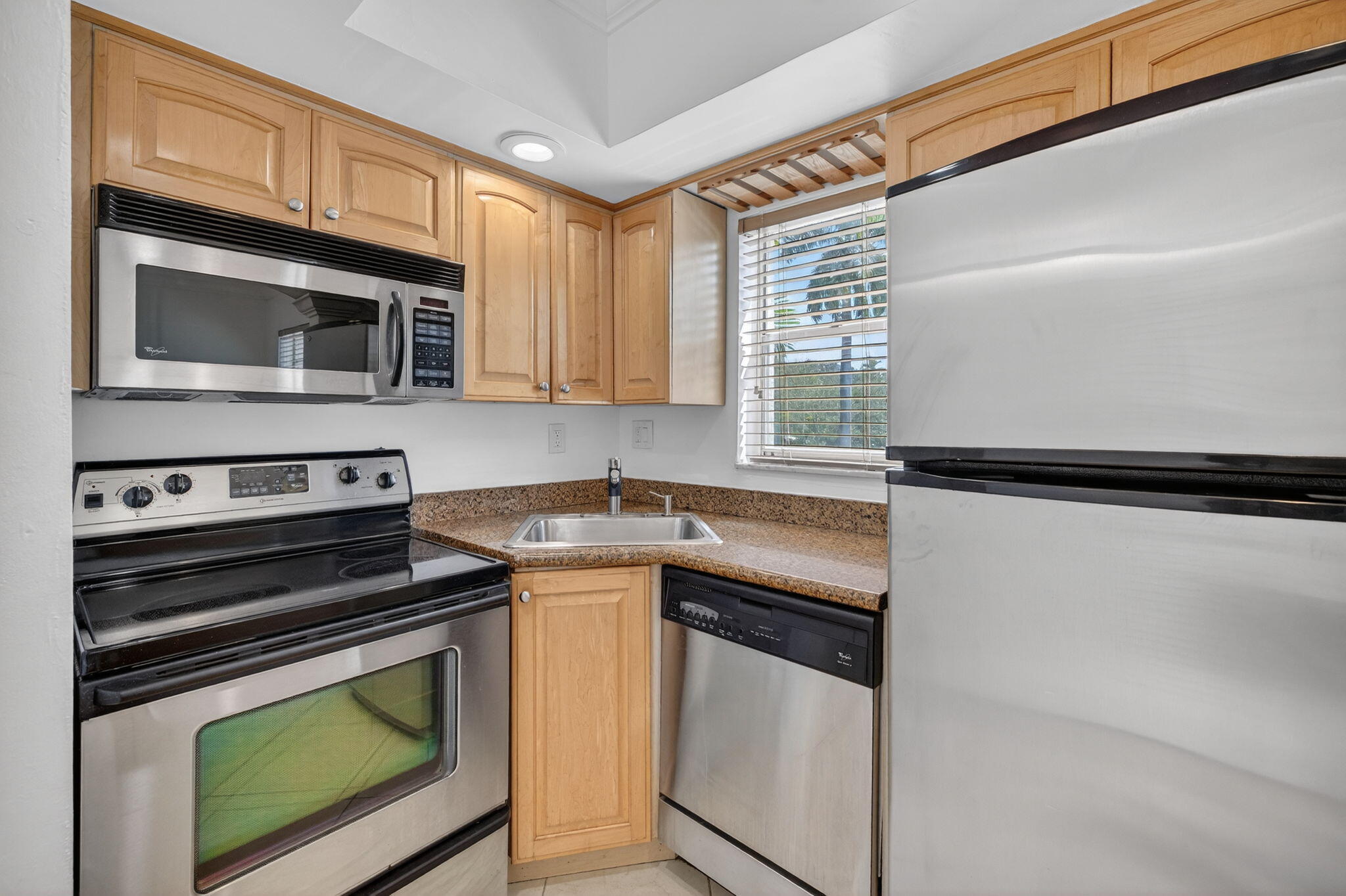 VICTORIA COURTS CONDO - Residential Lease