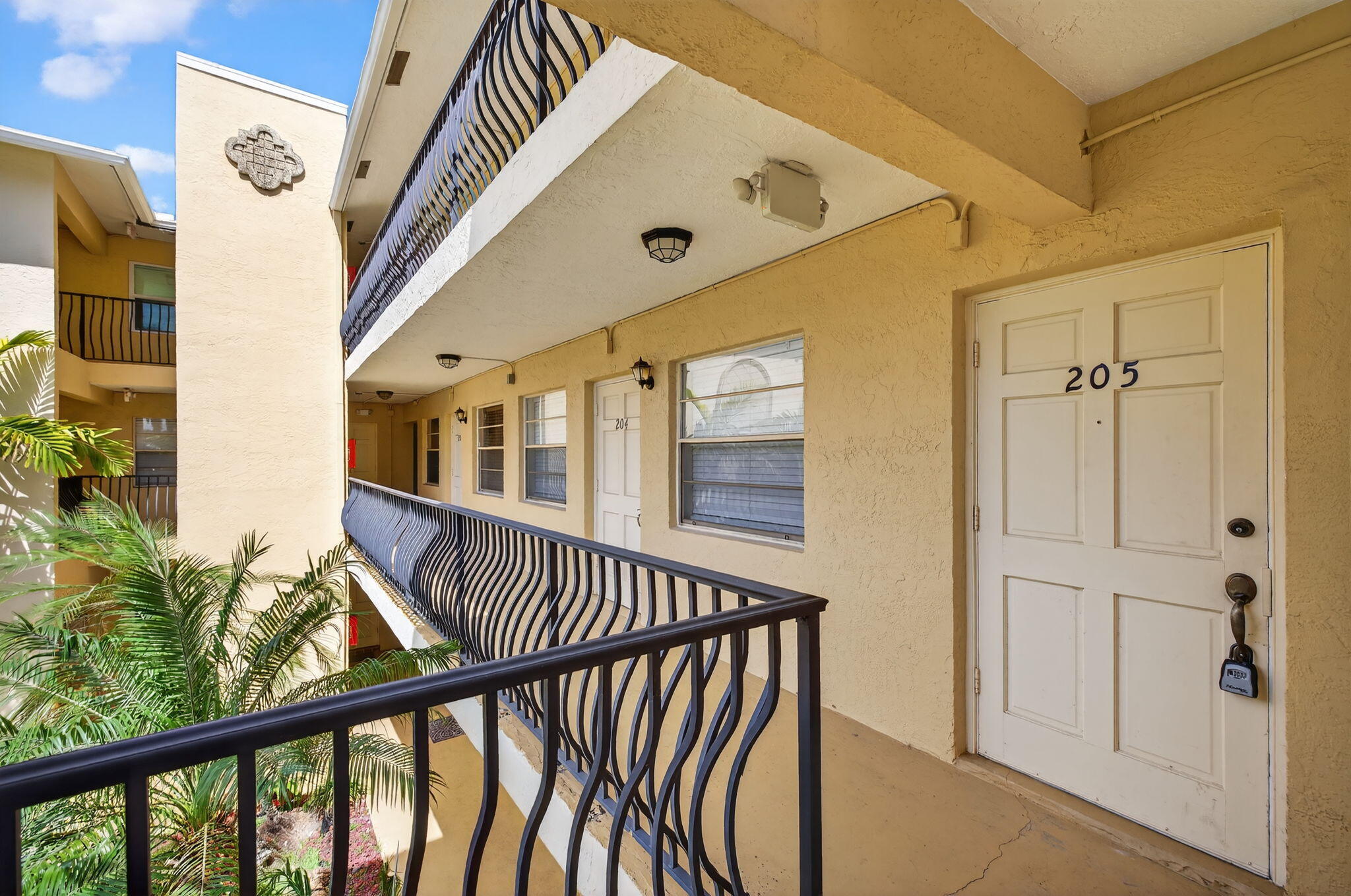 VICTORIA COURTS CONDO - Residential Lease