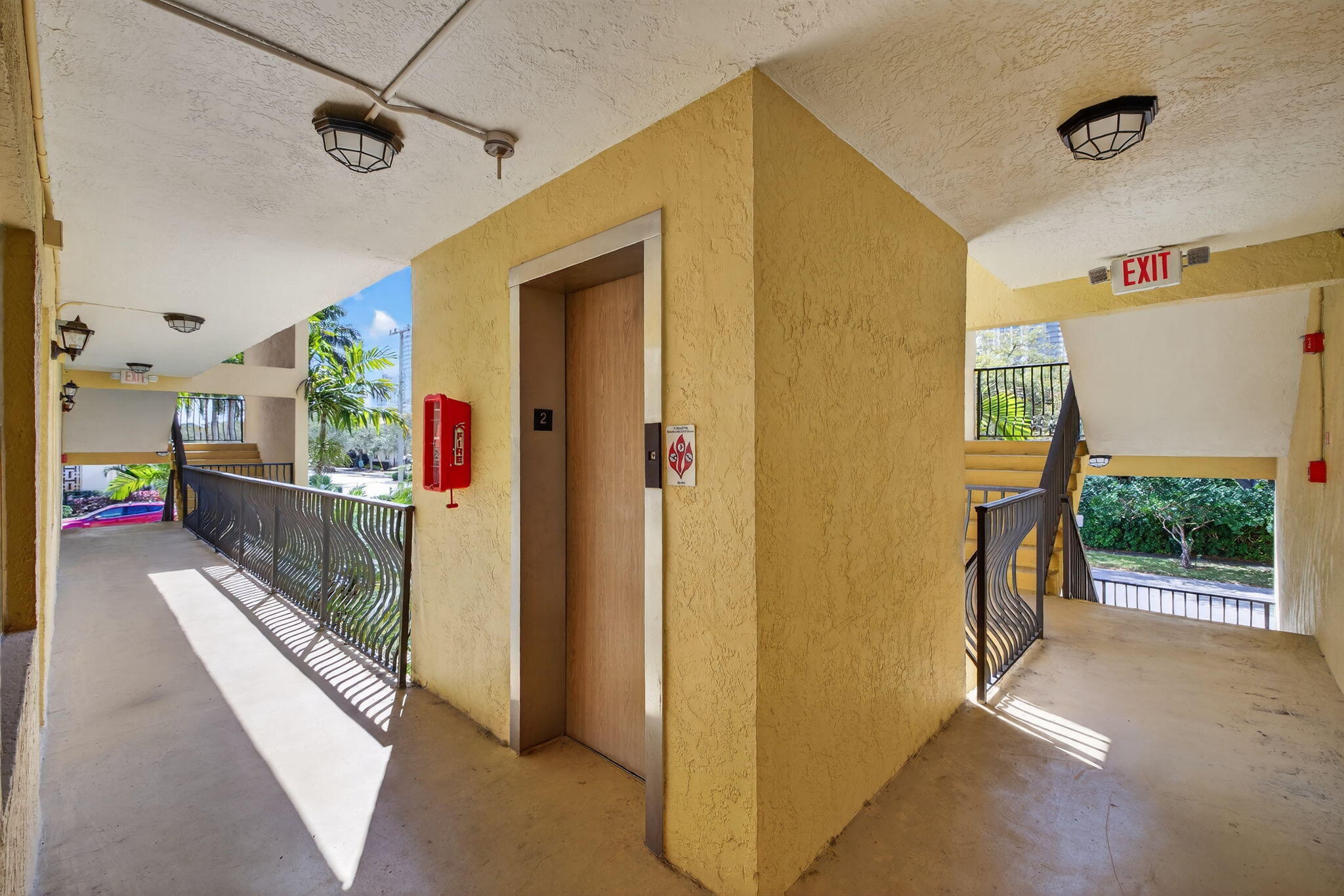 VICTORIA COURTS CONDO - Residential Lease