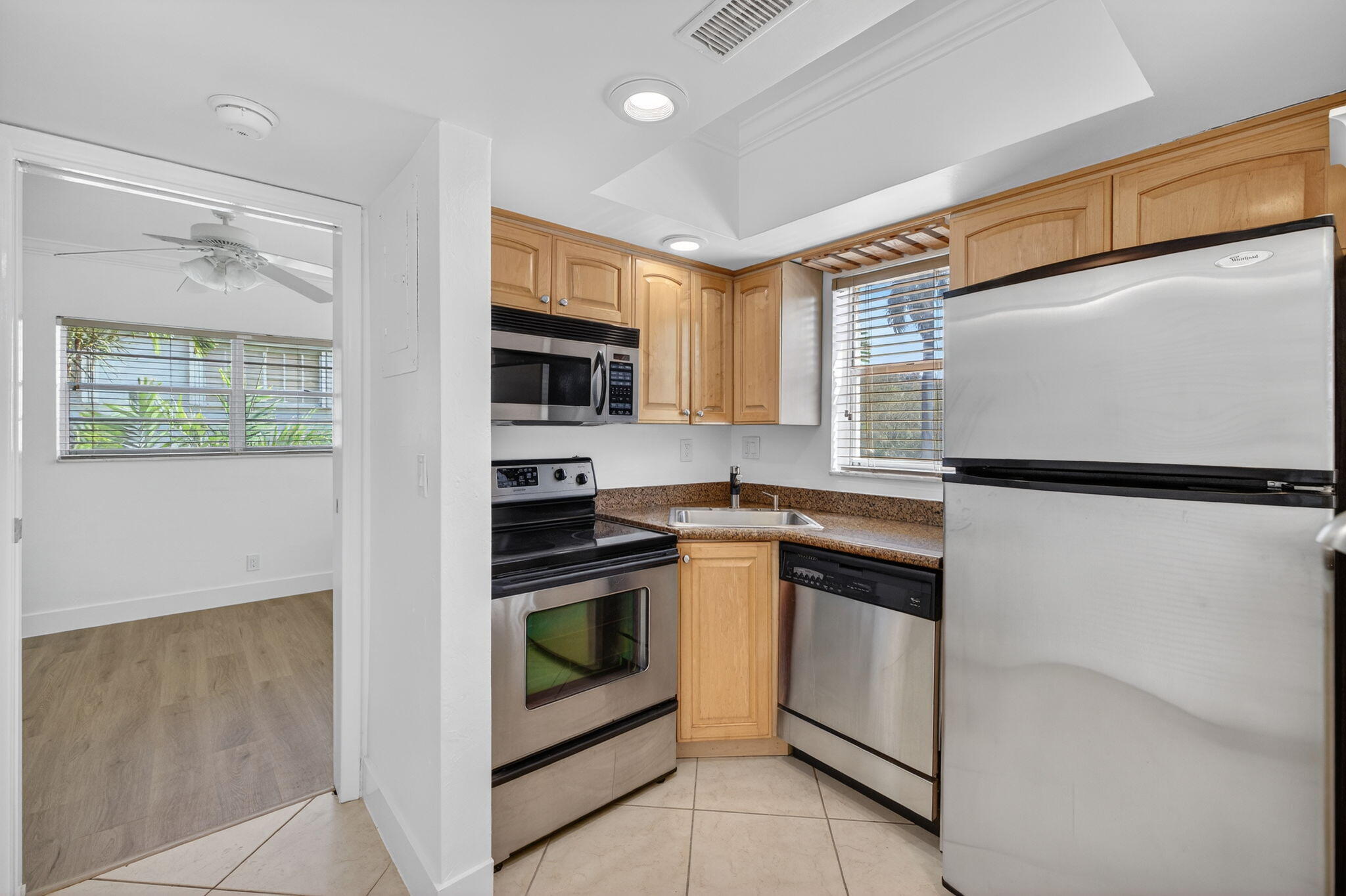 VICTORIA COURTS CONDO - Residential Lease