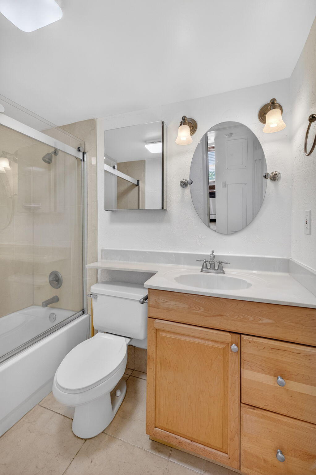 VICTORIA COURTS CONDO - Residential Lease