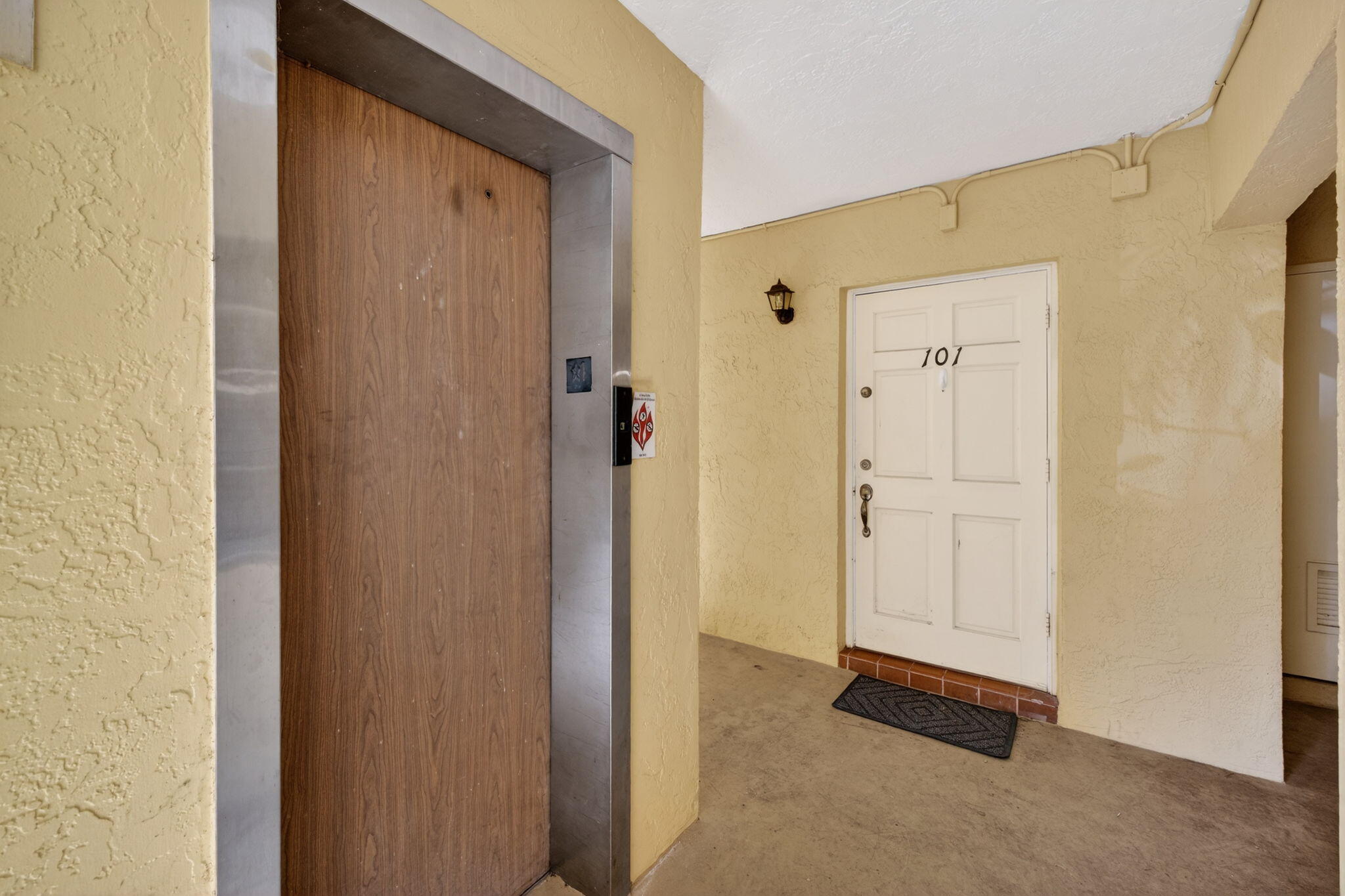 VICTORIA COURTS CONDO - Residential Lease