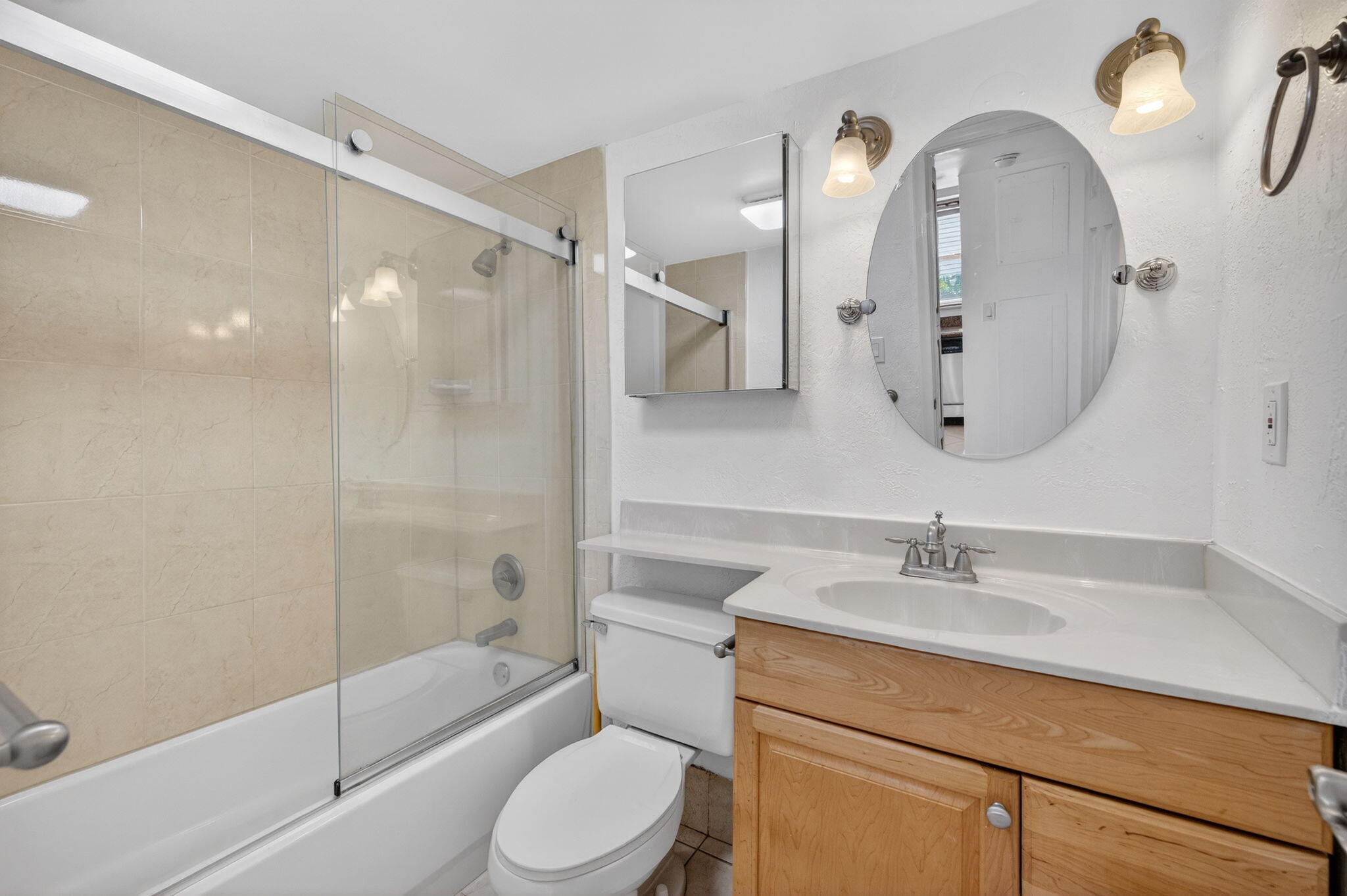 VICTORIA COURTS CONDO - Residential Lease