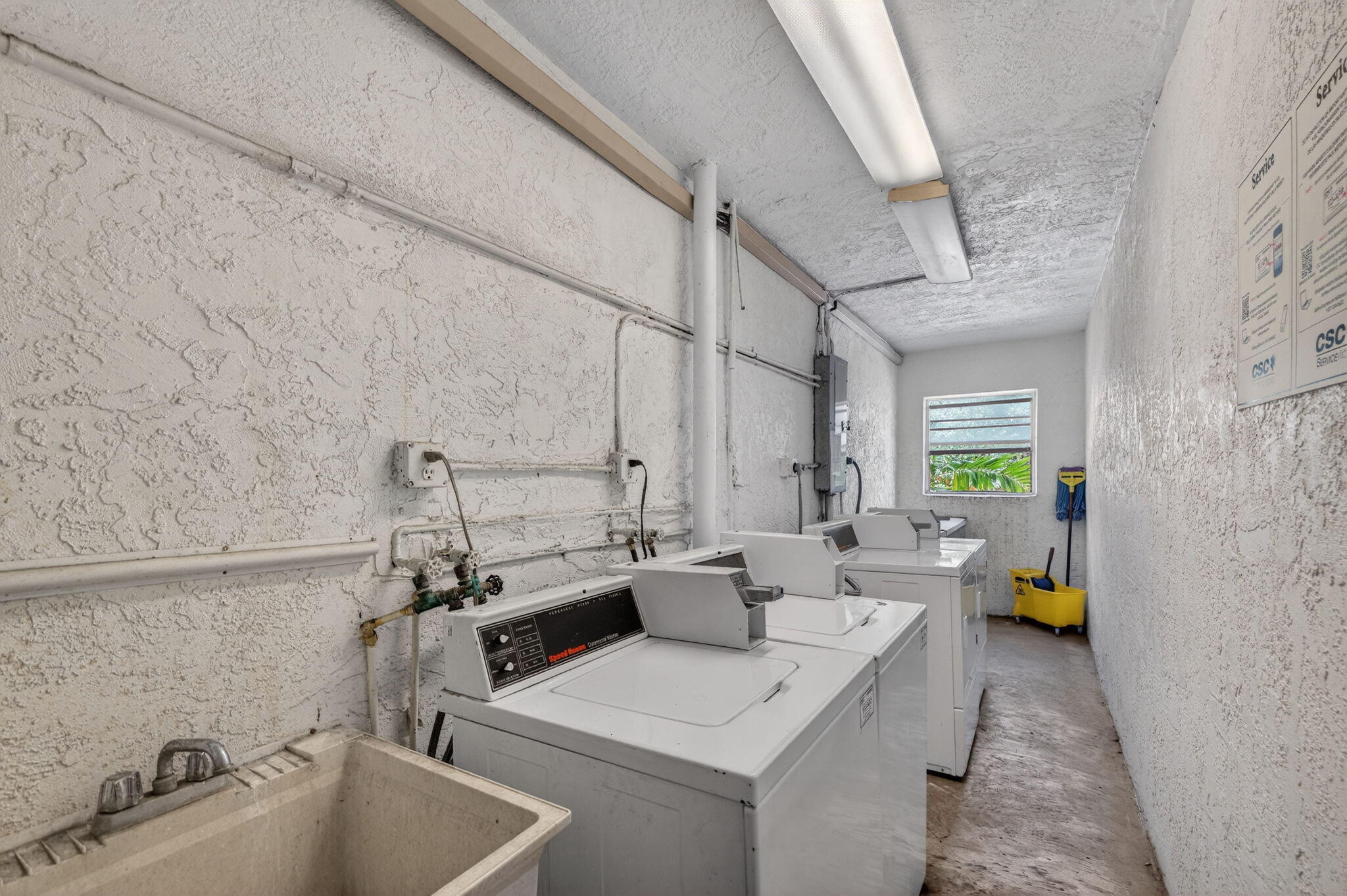 VICTORIA COURTS CONDO - Residential Lease