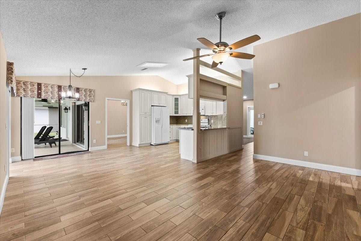 Sugar Pond Manor Wellingt - Residential