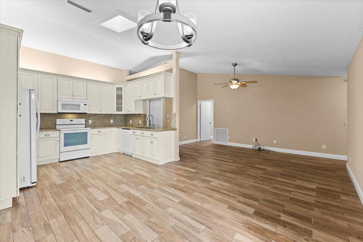 Sugar Pond Manor Wellingt - Residential