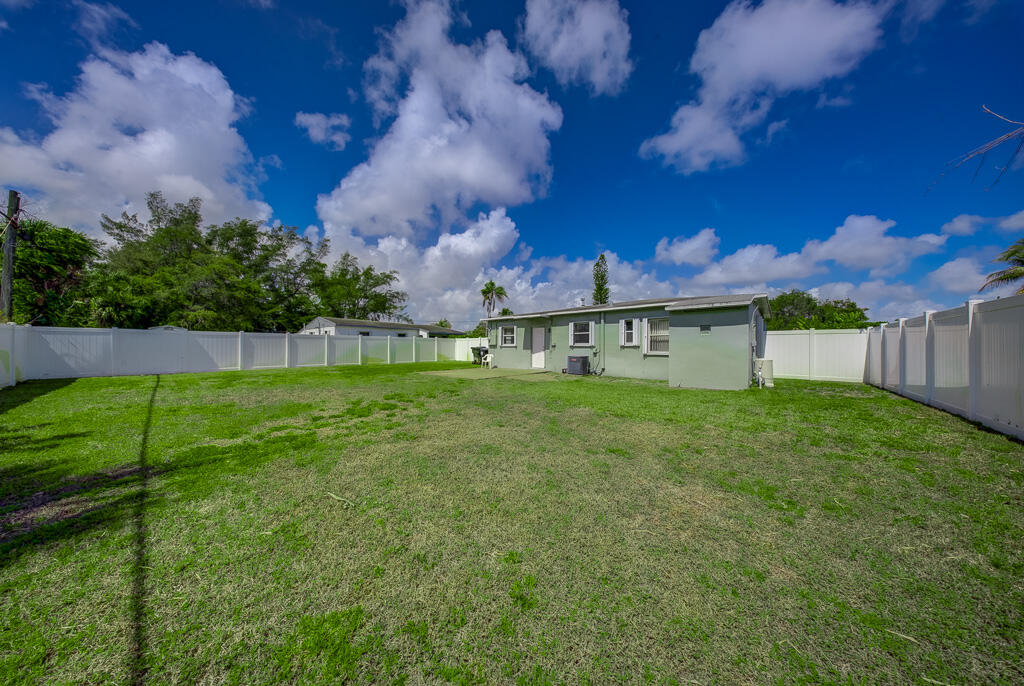 LAUDERDALE MANORS AMD PLAT - Residential Lease