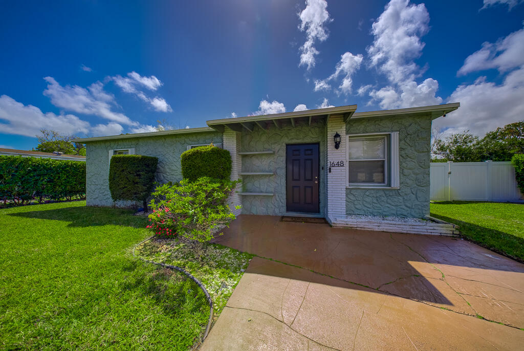 LAUDERDALE MANORS AMD PLAT - Residential Lease