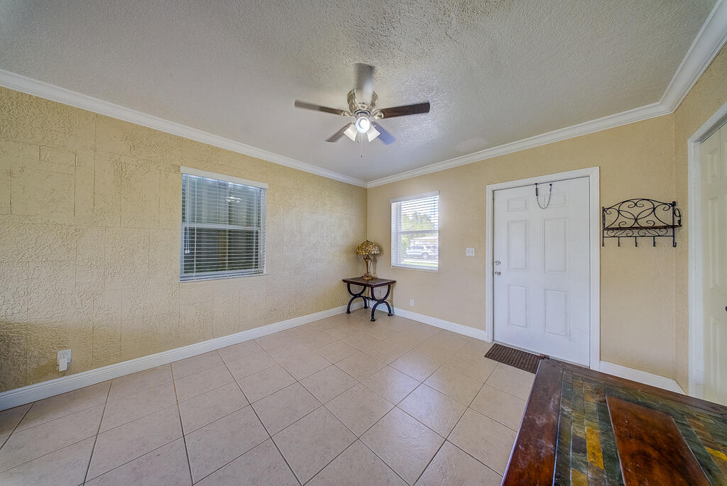 LAUDERDALE MANORS AMD PLAT - Residential Lease