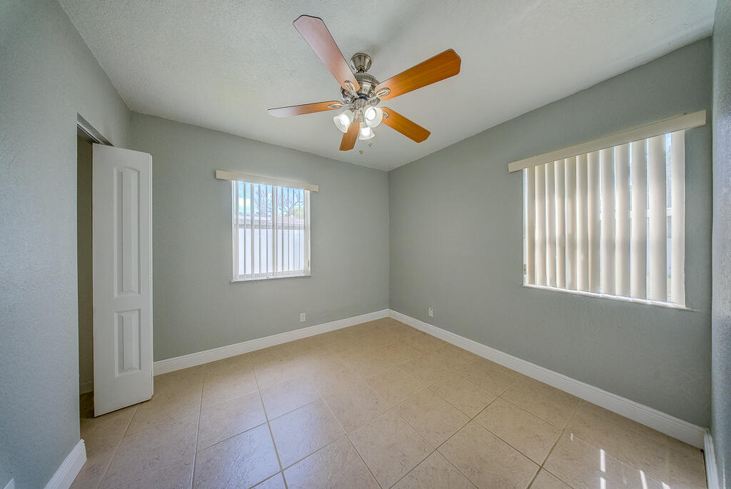 LAUDERDALE MANORS AMD PLAT - Residential Lease