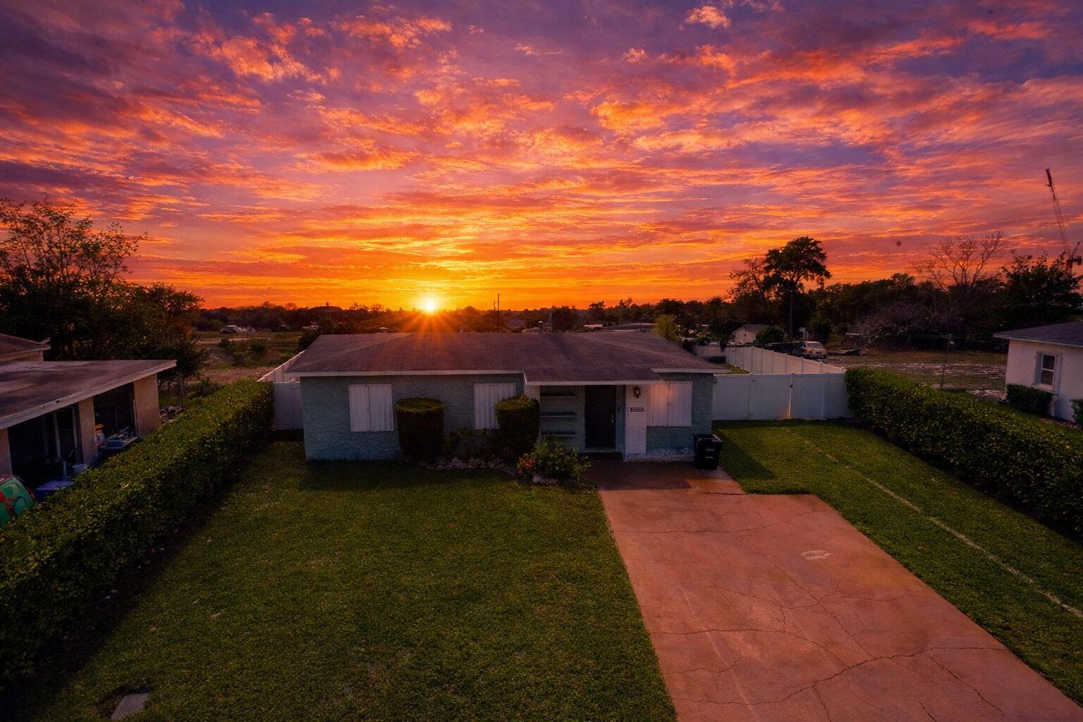 LAUDERDALE MANORS AMD PLAT - Residential Lease