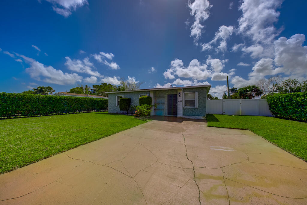 LAUDERDALE MANORS AMD PLAT - Residential Lease