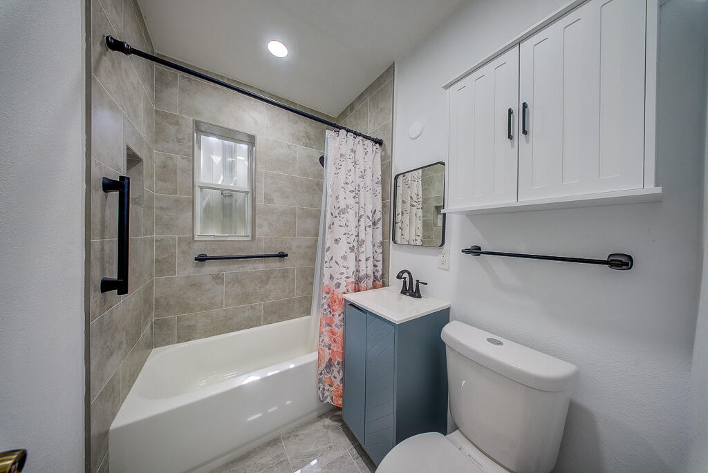 LAUDERDALE MANORS AMD PLAT - Residential Lease