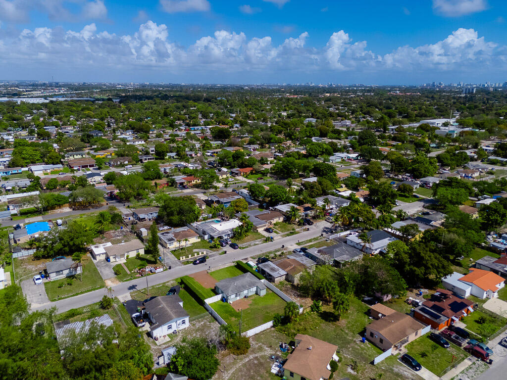 LAUDERDALE MANORS AMD PLAT - Residential Lease