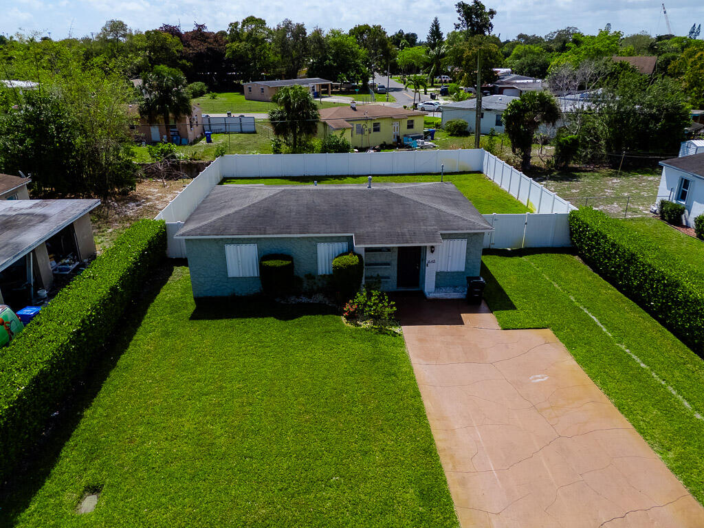 LAUDERDALE MANORS AMD PLAT - Residential Lease