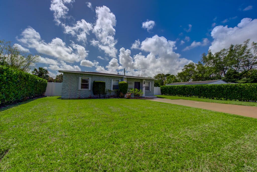 Photo of 1648 NW 13th Street, Fort Lauderdale, FL 33311 (MLS # B26005909)