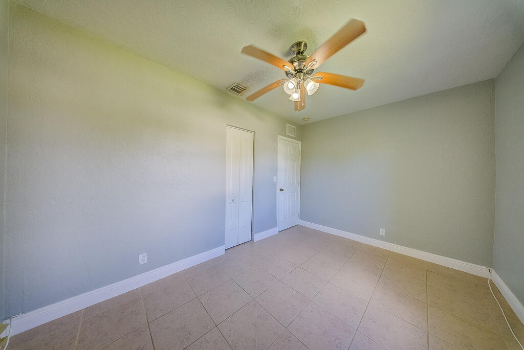 LAUDERDALE MANORS AMD PLAT - Residential Lease