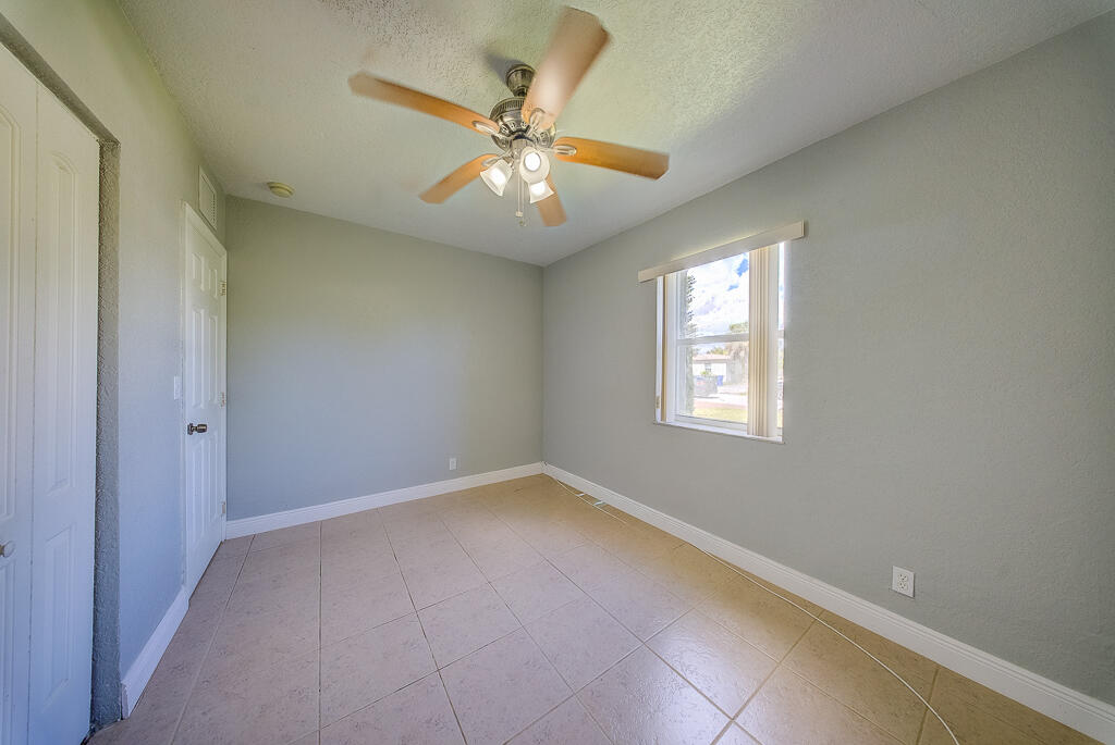 LAUDERDALE MANORS AMD PLAT - Residential Lease