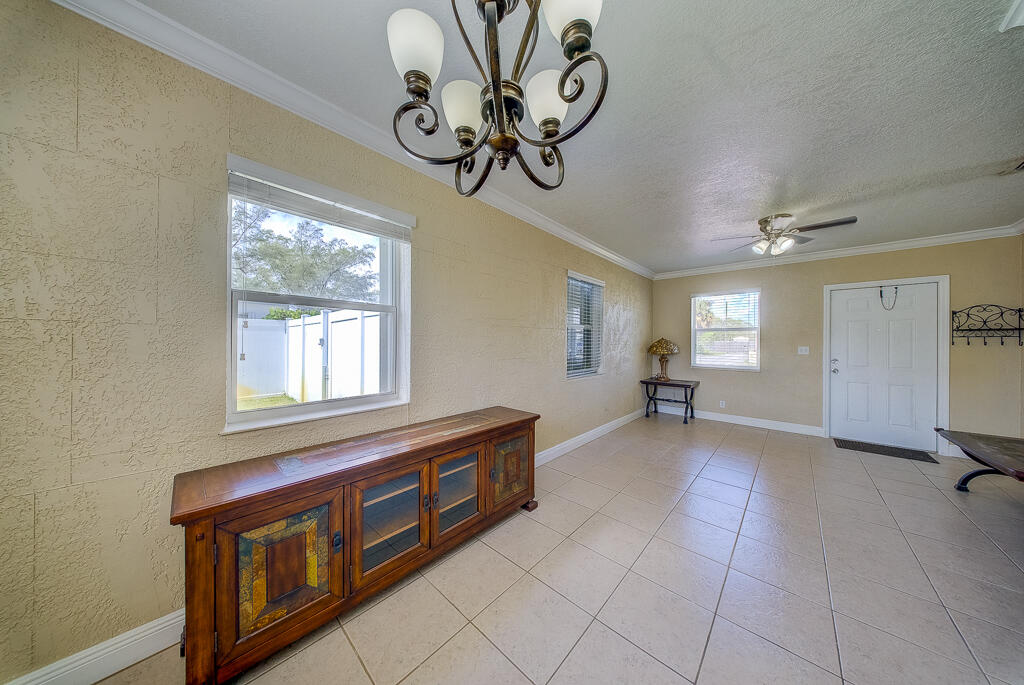 LAUDERDALE MANORS AMD PLAT - Residential Lease