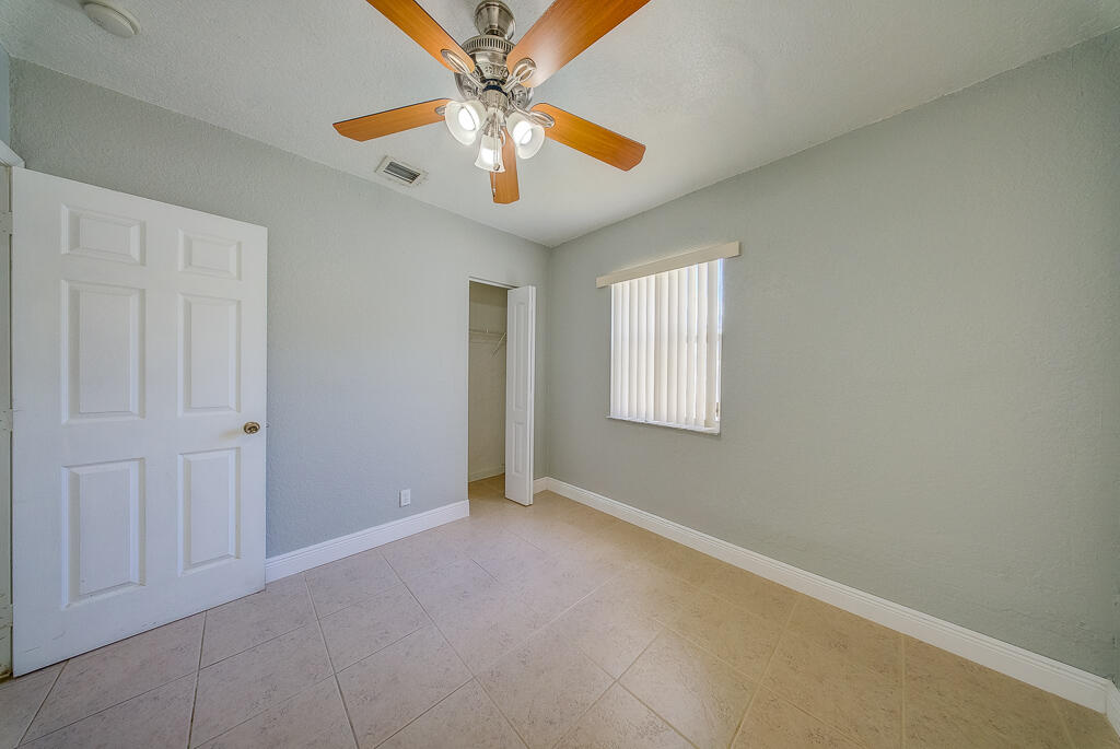 LAUDERDALE MANORS AMD PLAT - Residential Lease