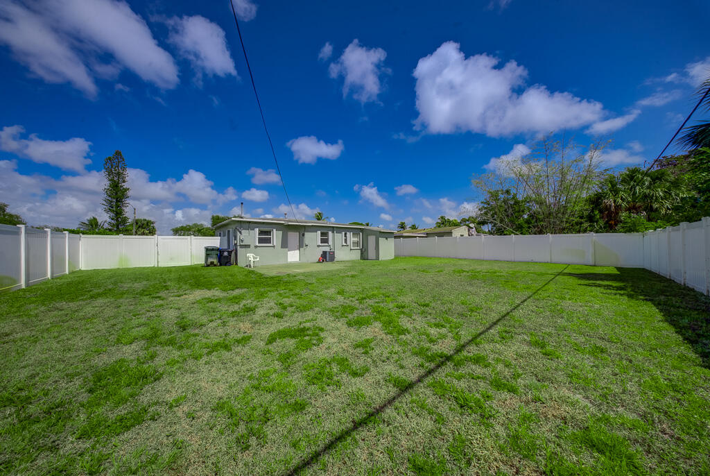 LAUDERDALE MANORS AMD PLAT - Residential Lease