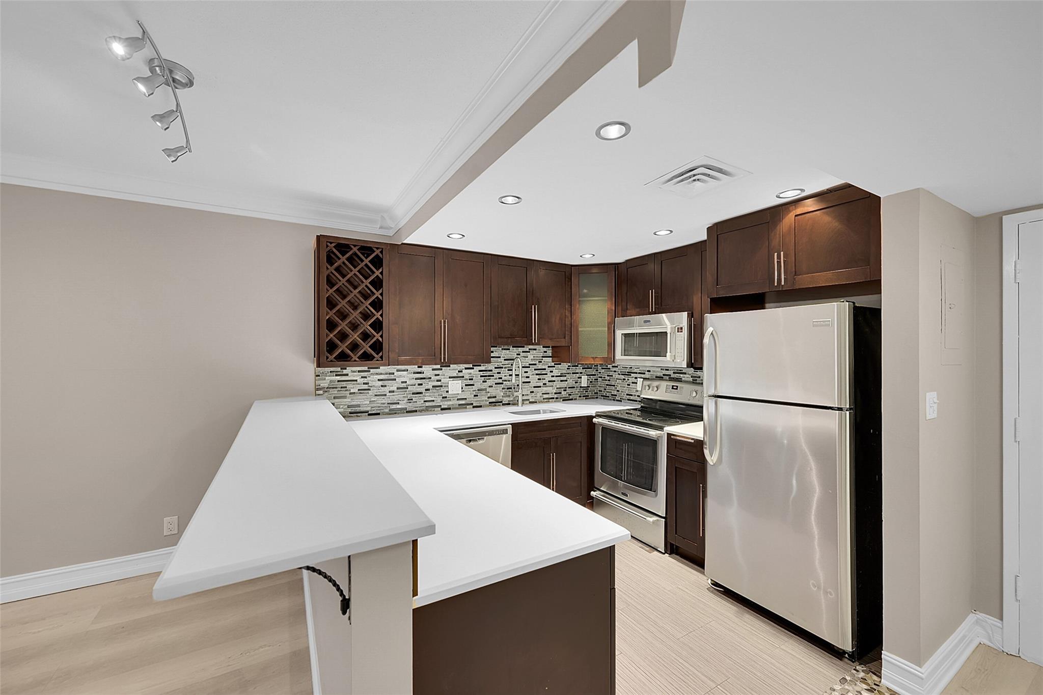 101 E Mcnab Rd 411