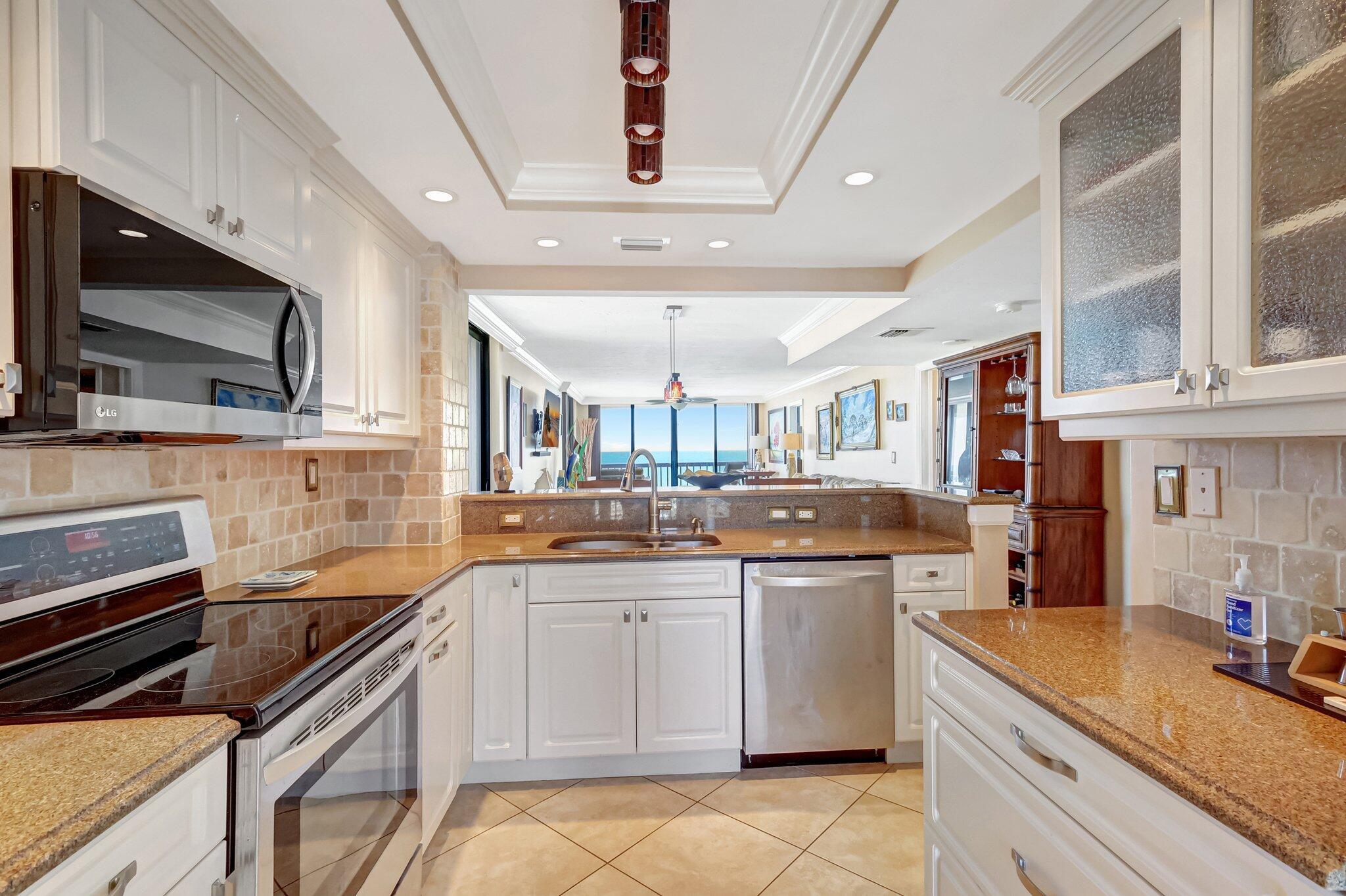 ISLAND CREST CONDOMINIUM - Residential Lease