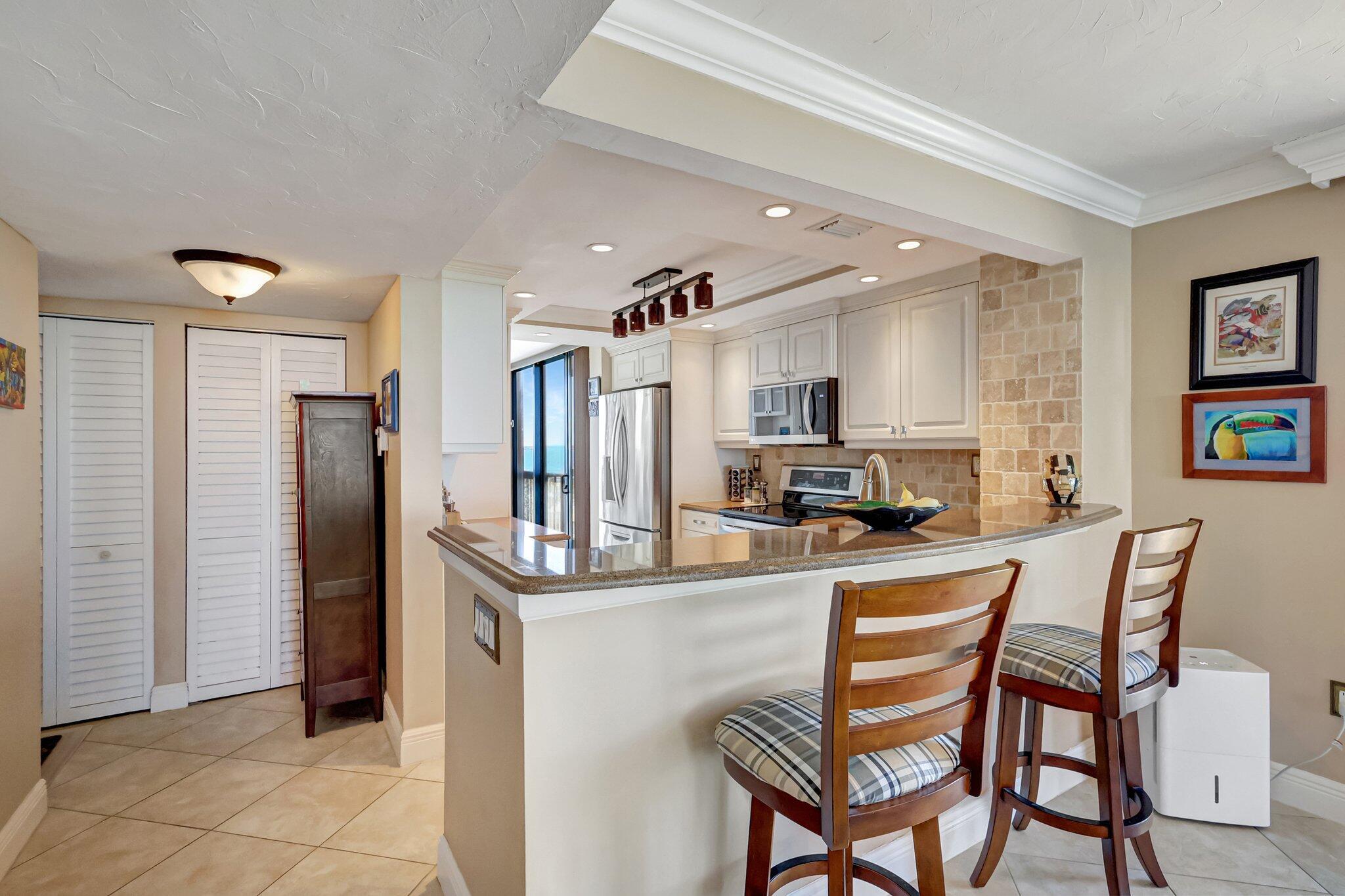 ISLAND CREST CONDOMINIUM - Residential Lease